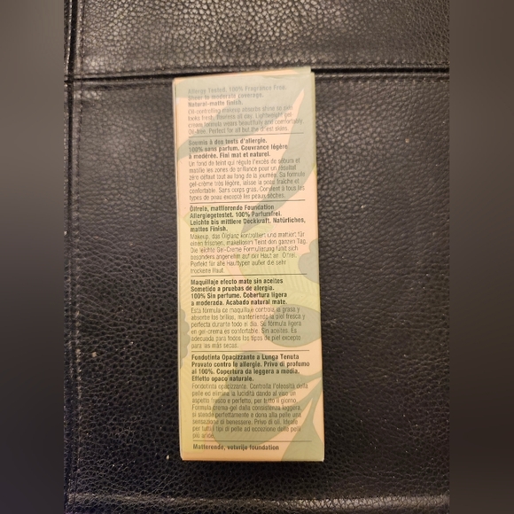 Clinique Stay-Matte Oil-Free Makeup Foundation In 25 Spice - Picture 3 of 8